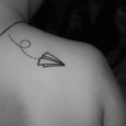 Avion origami tatouage