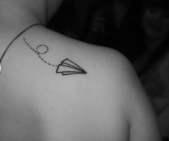 avion origami tatouage