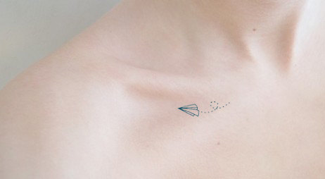 avion papier tatouage