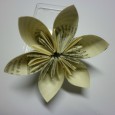 Fleur en papier plié