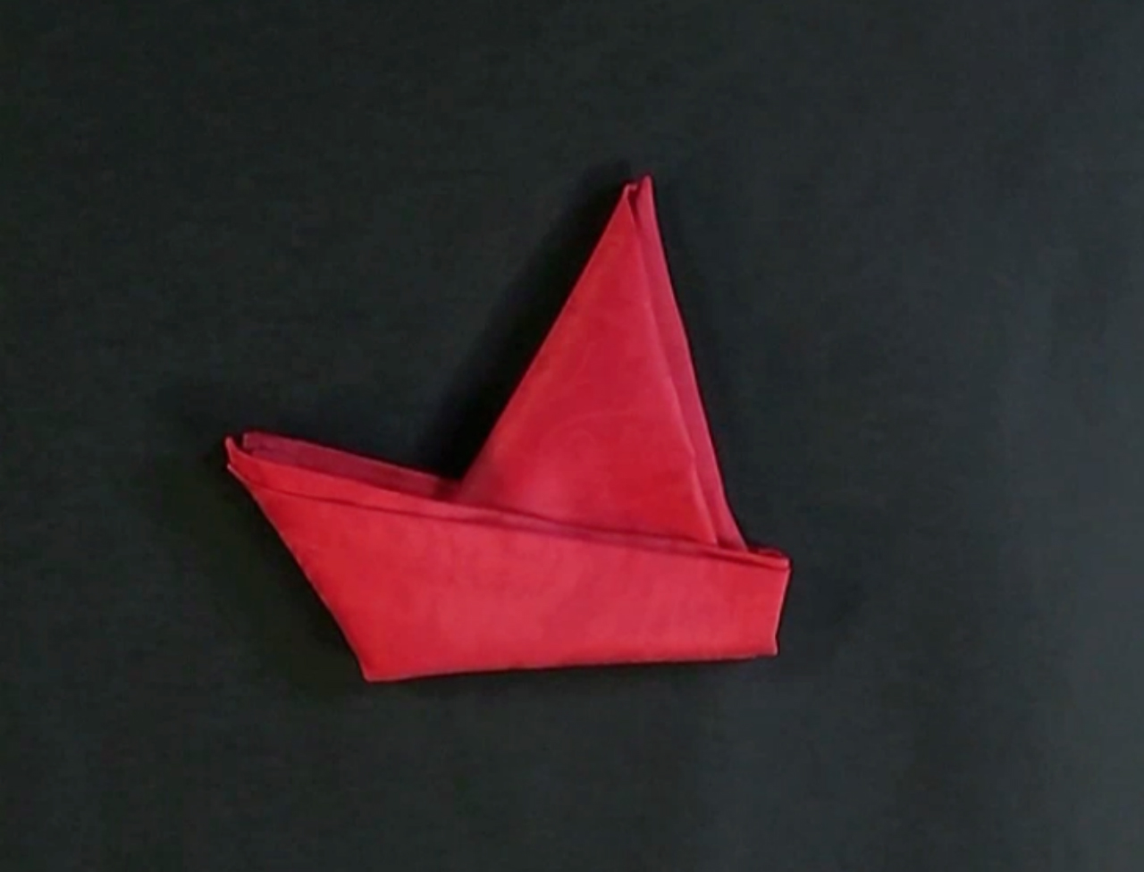 pliage de serviette en papier facile bateau